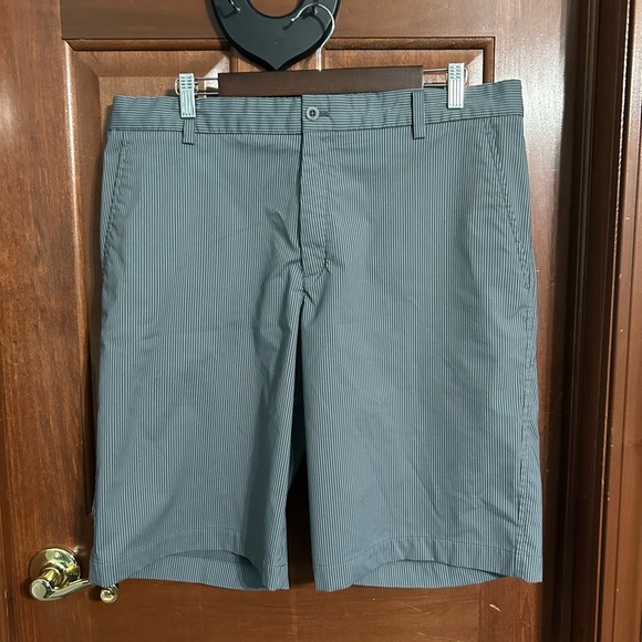 Men's Striped Nike Golf Shorts Size‎ 36 - Picture 1 of 3